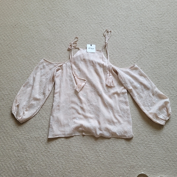 FREE THE ROSES Embroidered Floral Cutout Cold Shoulder Long Sleeve Tassel Top - Picture 10 of 12